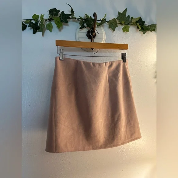 Francesca’s Blue Rain Pink Suede Mini Skirt - Picture 3 of 12